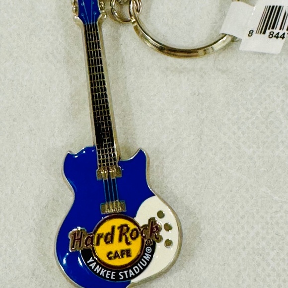 Hard Rock Cafe Yankee Stadium Guitar Keychain - Blue & White - Picture 3 of 3